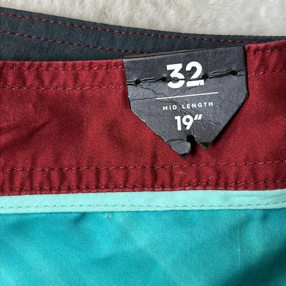 QUIKSILVER Boardshorts Baggies Trunks Men 32 MidLength 19” NEW Beach Swim Pocket